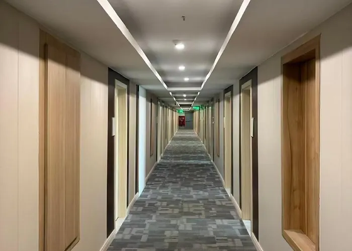 Lee Lat Phrao 4*
